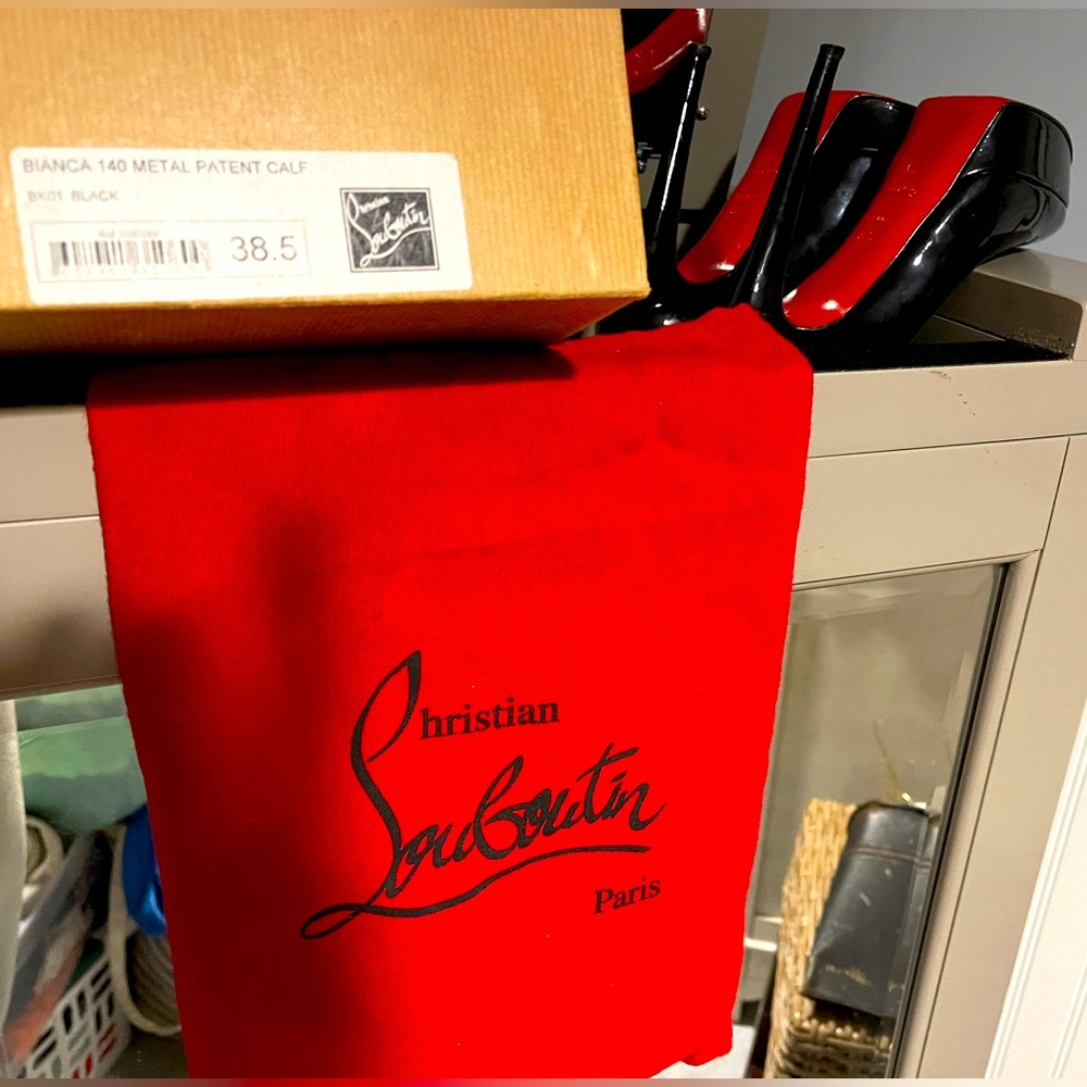 Christian LouBoutin Patent Leather Bianca Heels Sz 38.5 Original Box & Dust Bag